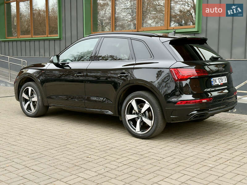 Позашляховик / Кросовер Audi Q5 2021 в Рівному