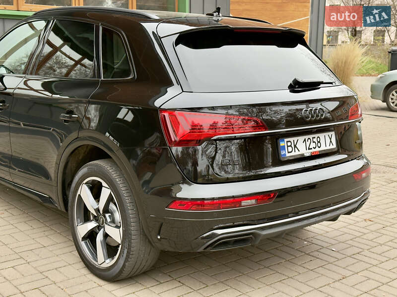 Позашляховик / Кросовер Audi Q5 2021 в Рівному