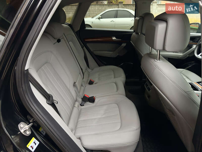 Позашляховик / Кросовер Audi Q5 2021 в Рівному