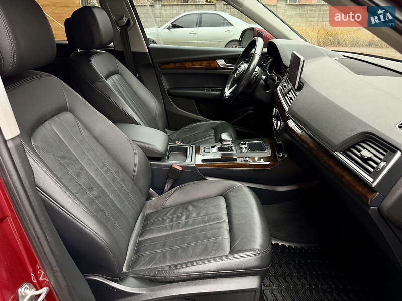 Внедорожник / Кроссовер Audi Q5 2018 в Ровно