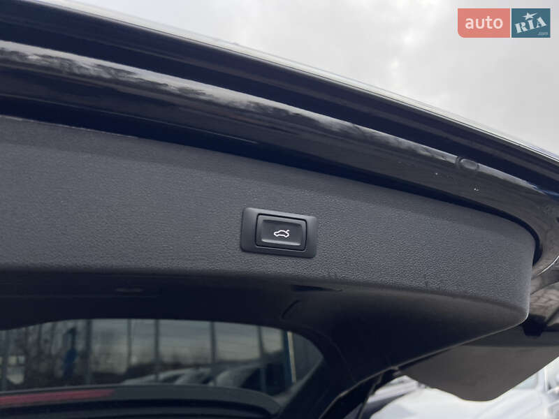 Внедорожник / Кроссовер Audi Q5 2017 в Нововолынске