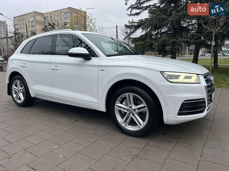 Позашляховик / Кросовер Audi Q5 2017 в Вінниці