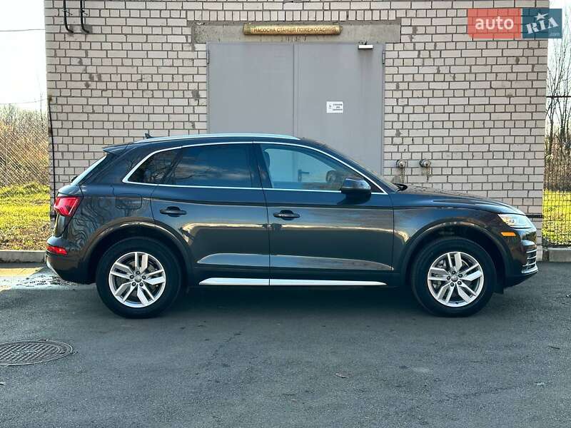 Внедорожник / Кроссовер Audi Q5 2020 в Киеве
