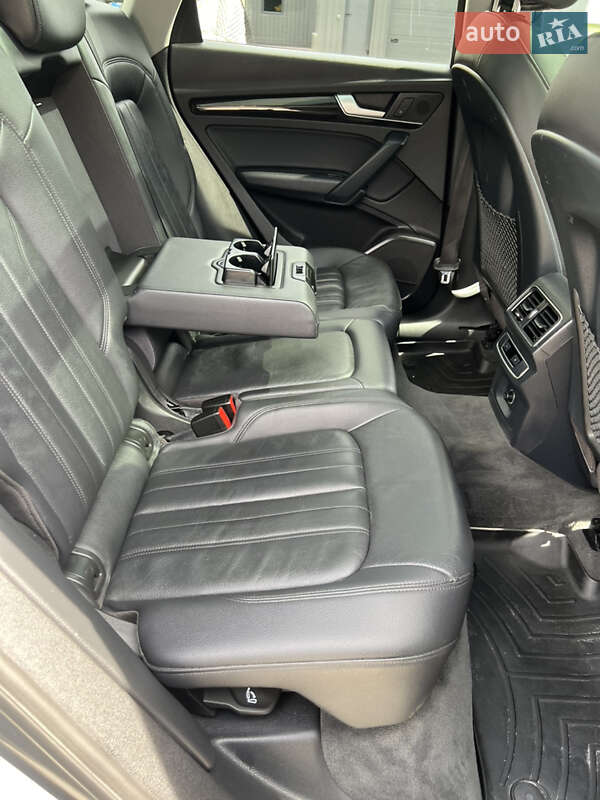 Позашляховик / Кросовер Audi Q5 2017 в Гусятині фото 30 Позашляховик / Кросовер Audi Q5 2017 в Гусятині