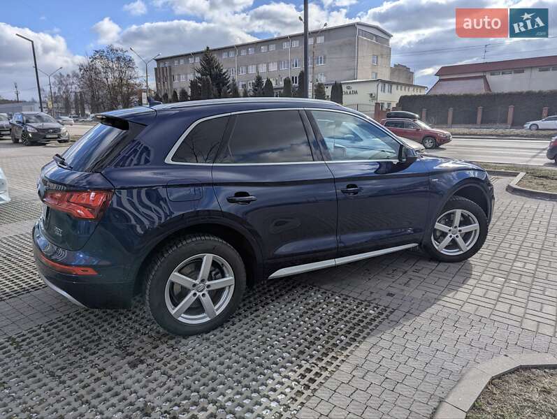 Позашляховик / Кросовер Audi Q5 2017 в Львові
