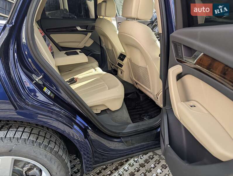 Позашляховик / Кросовер Audi Q5 2017 в Львові