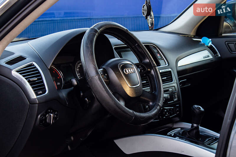 Внедорожник / Кроссовер Audi Q5 2009 в Нововолынске