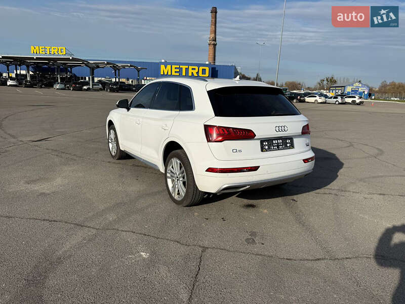 Позашляховик / Кросовер Audi Q5 2017 в Львові