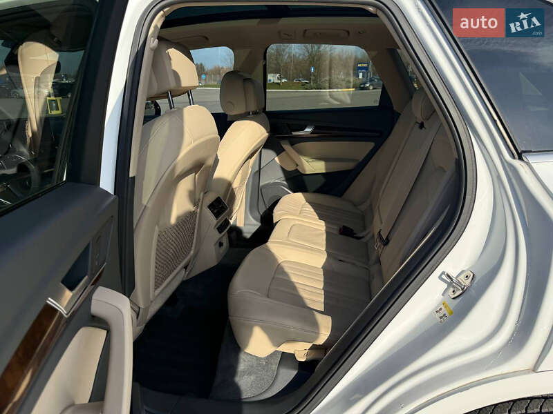 Позашляховик / Кросовер Audi Q5 2017 в Львові