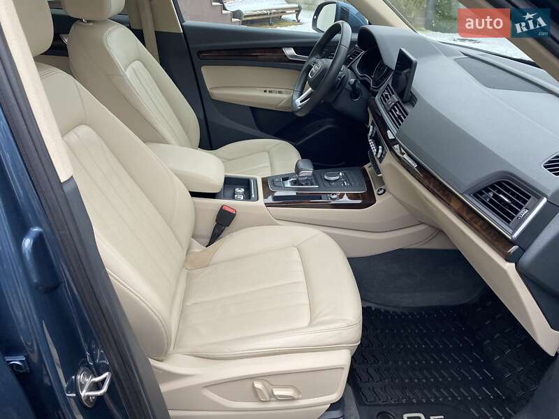 Позашляховик / Кросовер Audi Q5 2017 в Рівному