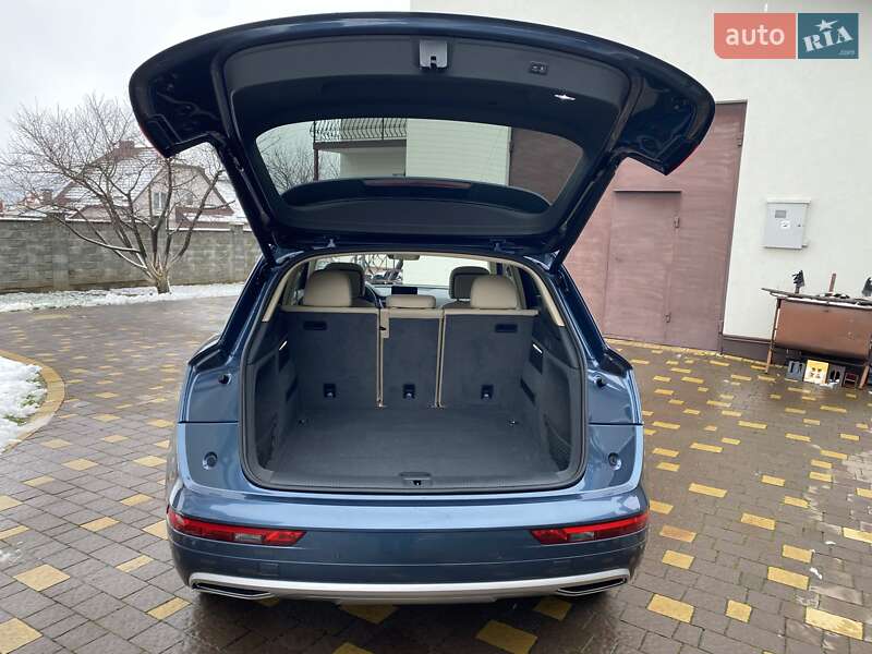 Позашляховик / Кросовер Audi Q5 2017 в Рівному