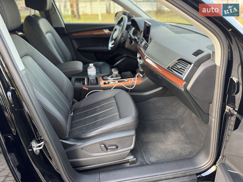 Внедорожник / Кроссовер Audi Q5 2020 в Новояворовске