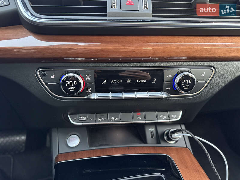 Внедорожник / Кроссовер Audi Q5 2020 в Новояворовске