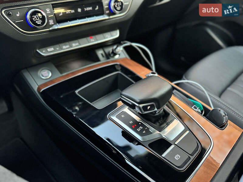 Внедорожник / Кроссовер Audi Q5 2020 в Новояворовске