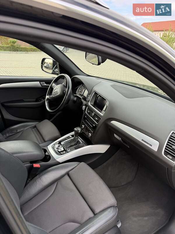 Позашляховик / Кросовер Audi Q5 2015 в Золочеві