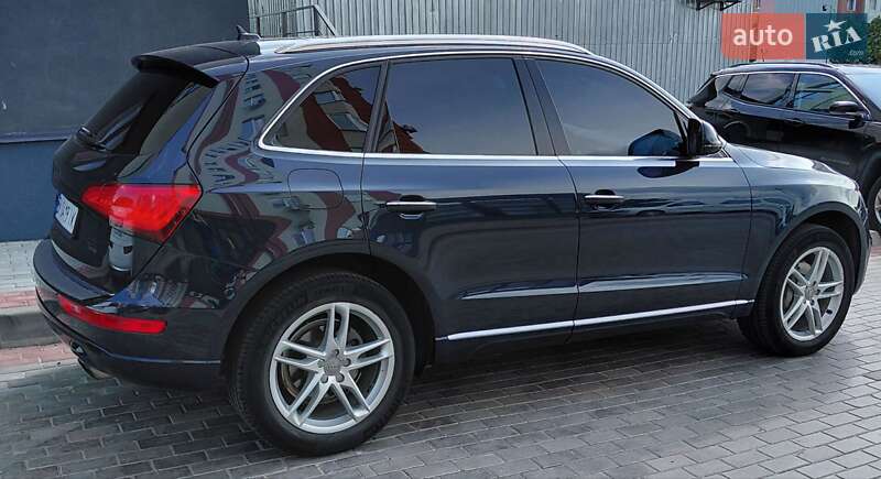 Позашляховик / Кросовер Audi Q5 2017 в Вараші