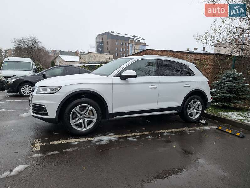 Позашляховик / Кросовер Audi Q5 2017 в Луцьку