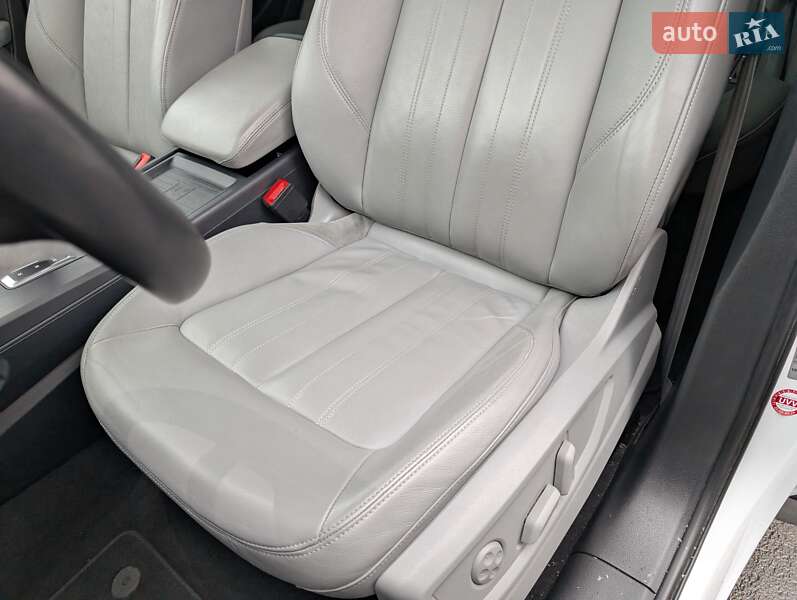 Позашляховик / Кросовер Audi Q5 2017 в Луцьку