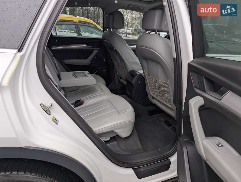 Позашляховик / Кросовер Audi Q5 2017 в Луцьку