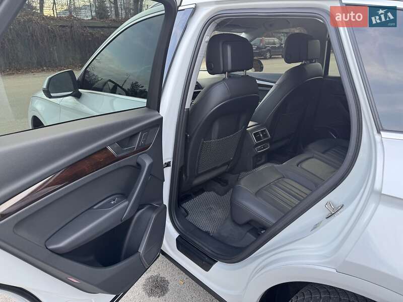 Позашляховик / Кросовер Audi Q5 2019 в Дніпрі