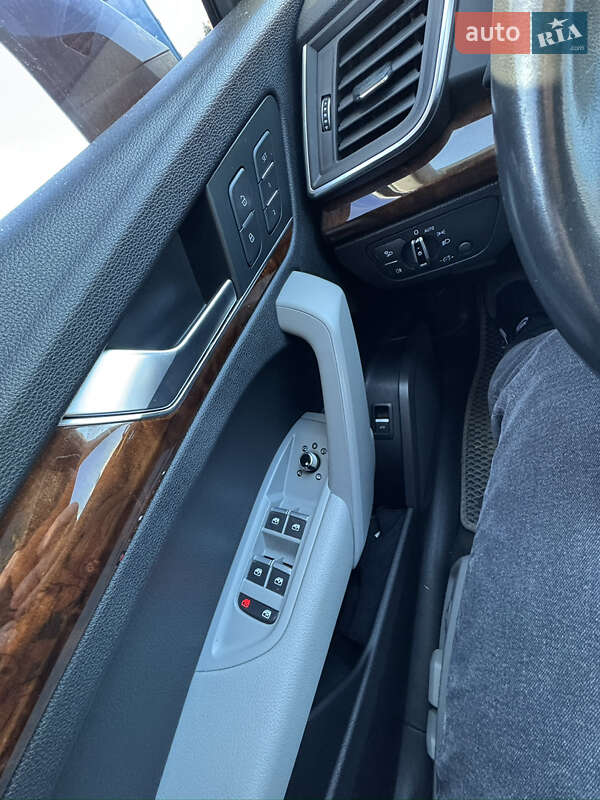 Внедорожник / Кроссовер Audi Q5 2017 в Луцке