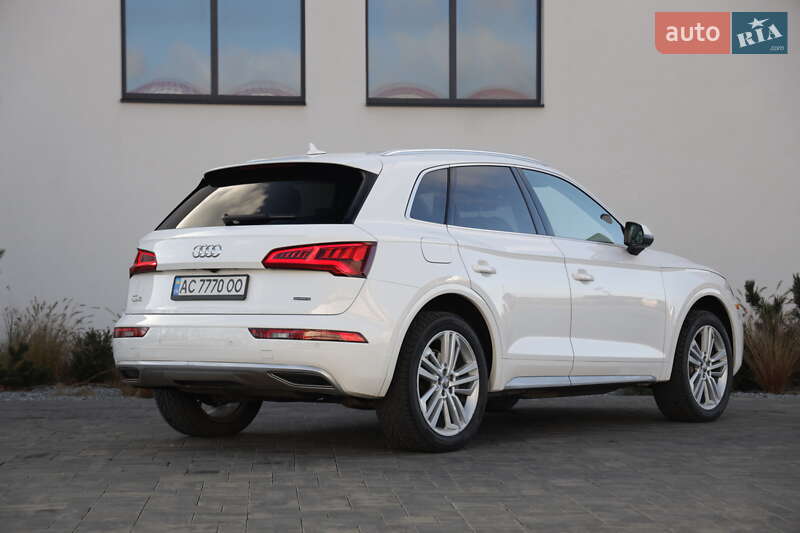 Позашляховик / Кросовер Audi Q5 2018 в Луцьку