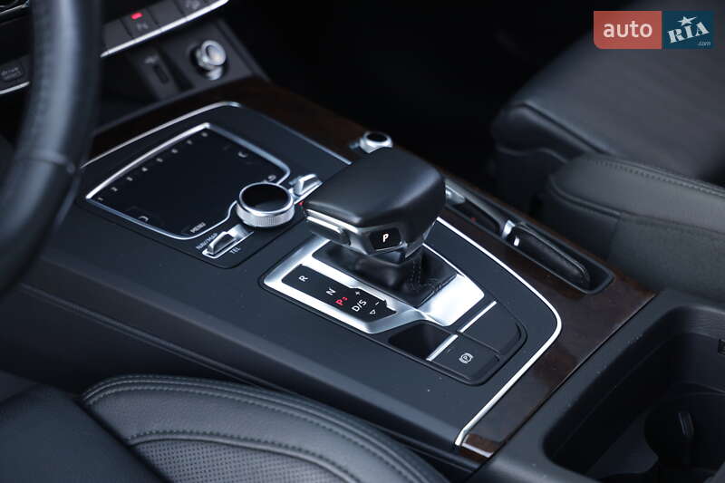 Позашляховик / Кросовер Audi Q5 2018 в Луцьку