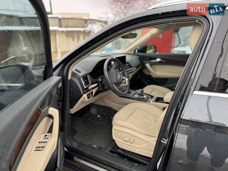 Внедорожник / Кроссовер Audi Q5 2017 в Стрые