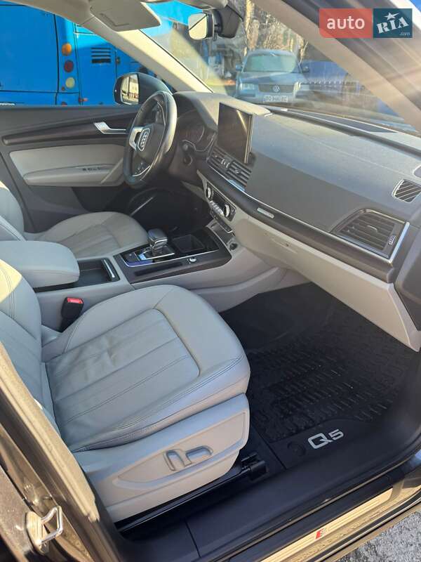 Внедорожник / Кроссовер Audi Q5 2022 в Тернополе