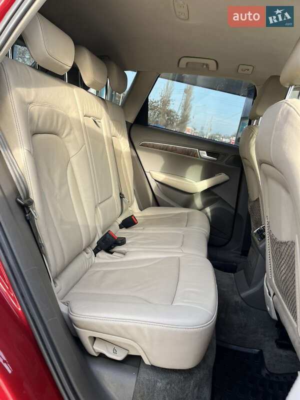 Внедорожник / Кроссовер Audi Q5 2010 в Николаеве