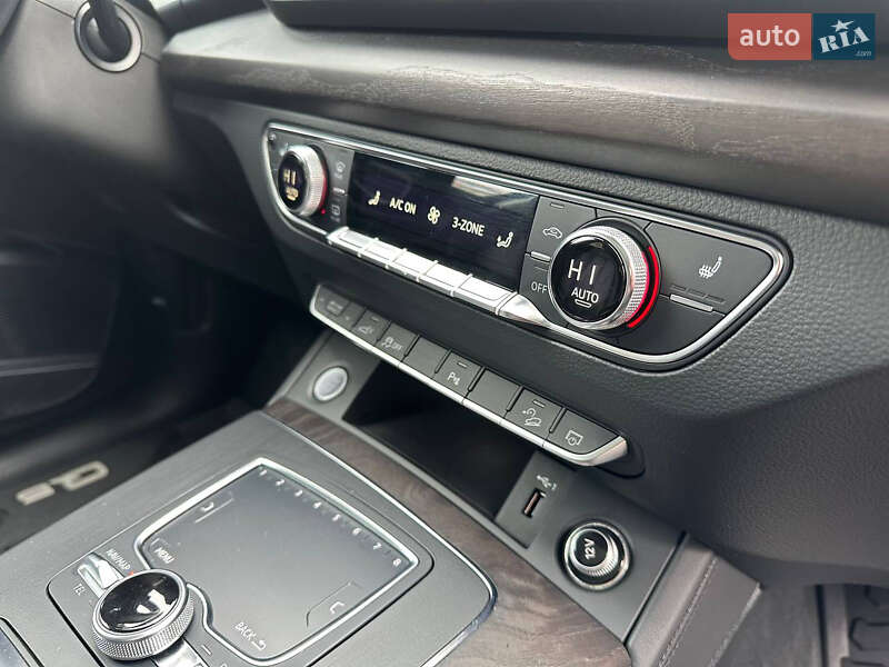 Внедорожник / Кроссовер Audi Q5 2019 в Житомире