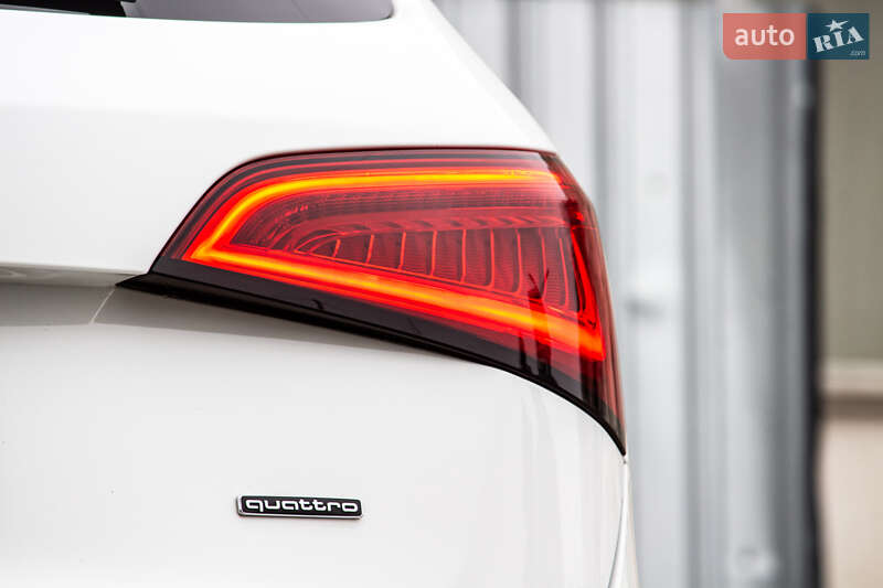 Позашляховик / Кросовер Audi Q5 2016 в Львові