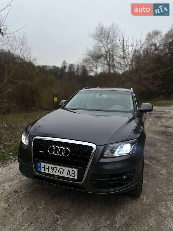 Позашляховик / Кросовер Audi Q5 2011 в Києві