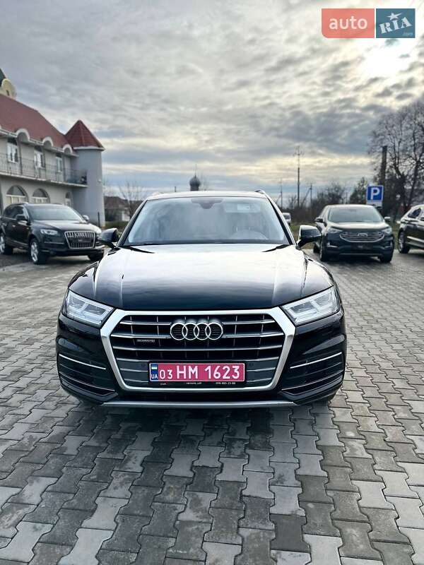 Позашляховик / Кросовер Audi Q5 2018 в Ужгороді
