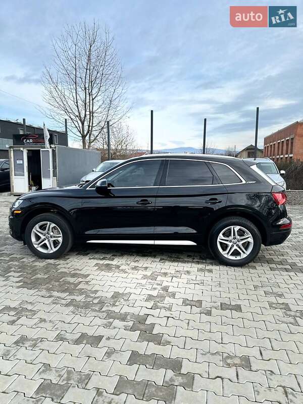 Позашляховик / Кросовер Audi Q5 2018 в Ужгороді