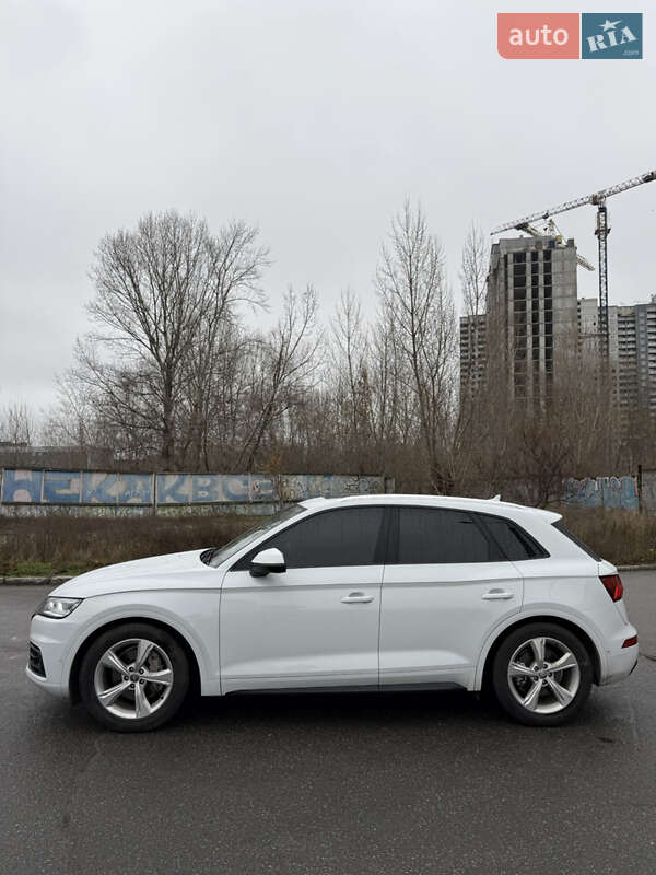 Внедорожник / Кроссовер Audi Q5 2020 в Киеве