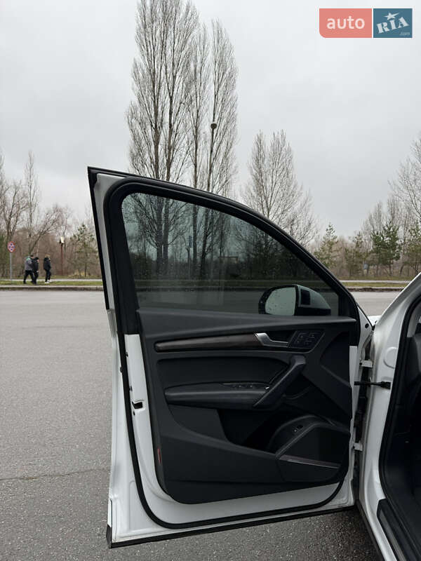 Внедорожник / Кроссовер Audi Q5 2020 в Киеве