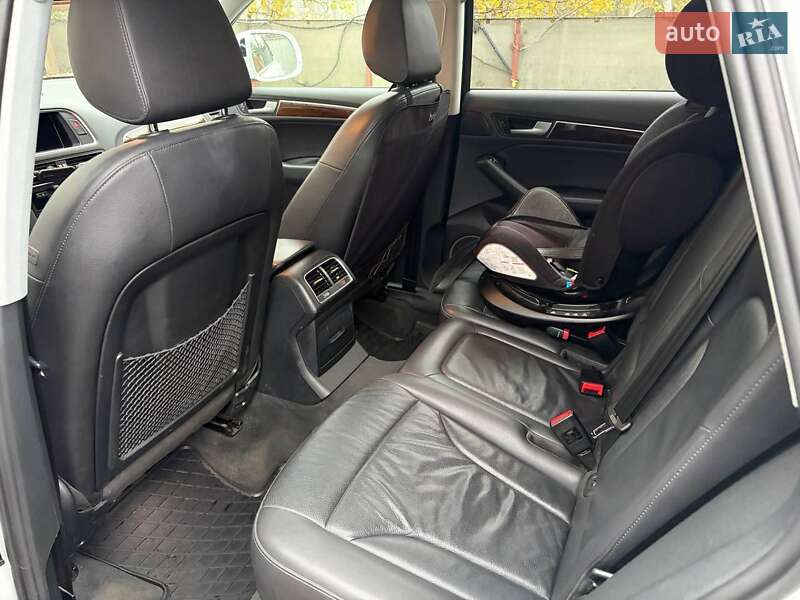 Внедорожник / Кроссовер Audi Q5 2015 в Карловке