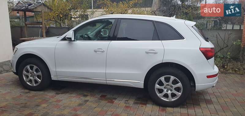 Внедорожник / Кроссовер Audi Q5 2015 в Карловке