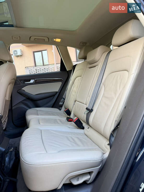 Внедорожник / Кроссовер Audi Q5 2016 в Ужгороде