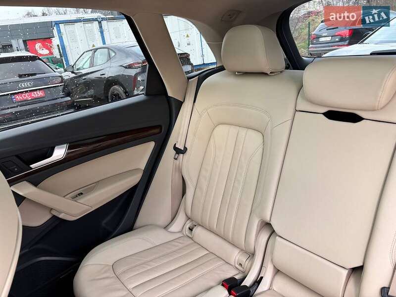 Позашляховик / Кросовер Audi Q5 2017 в Стрию