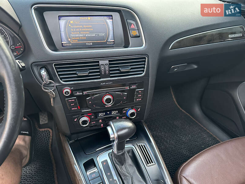 Позашляховик / Кросовер Audi Q5 2014 в Косові