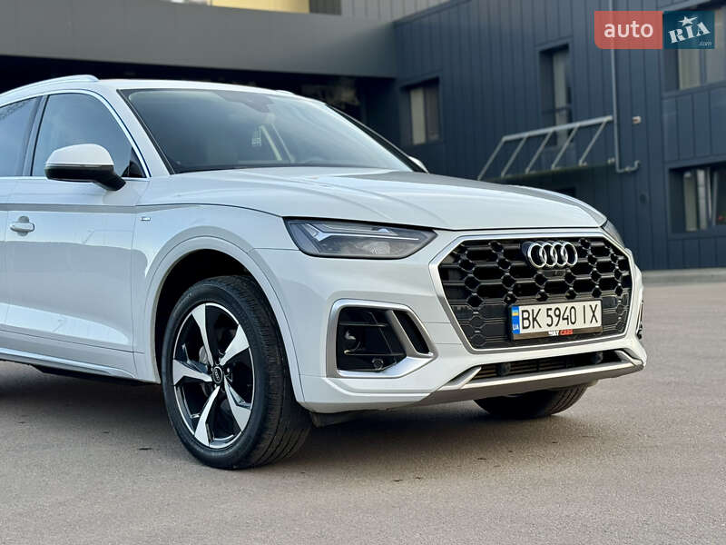 Внедорожник / Кроссовер Audi Q5 2023 в Ровно