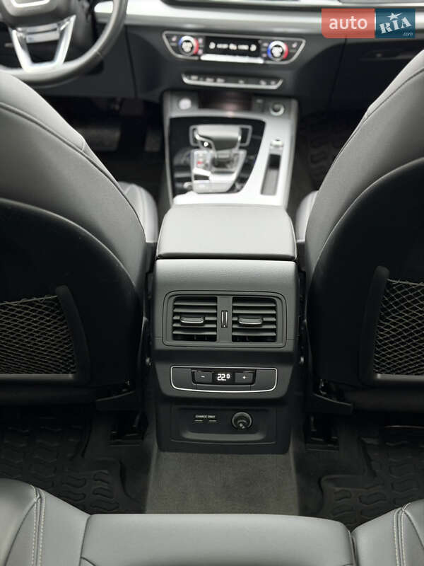 Внедорожник / Кроссовер Audi Q5 2022 в Тернополе