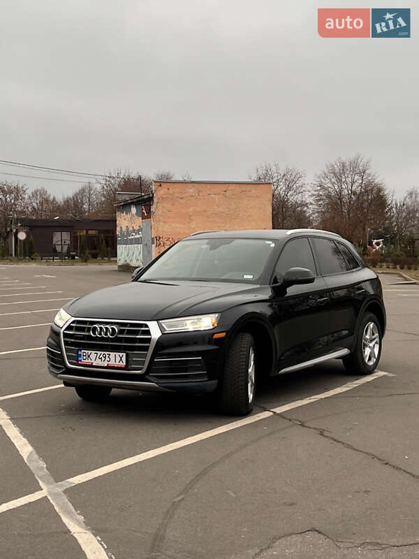 Внедорожник / Кроссовер Audi Q5 2017 в Остроге