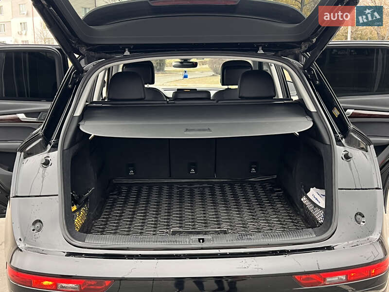 Внедорожник / Кроссовер Audi Q5 2017 в Остроге