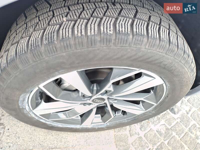 Внедорожник / Кроссовер Audi Q5 2023 в Днепре