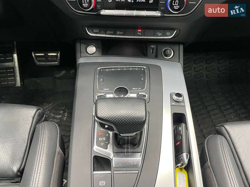 Внедорожник / Кроссовер Audi Q5 2017 в Черновцах