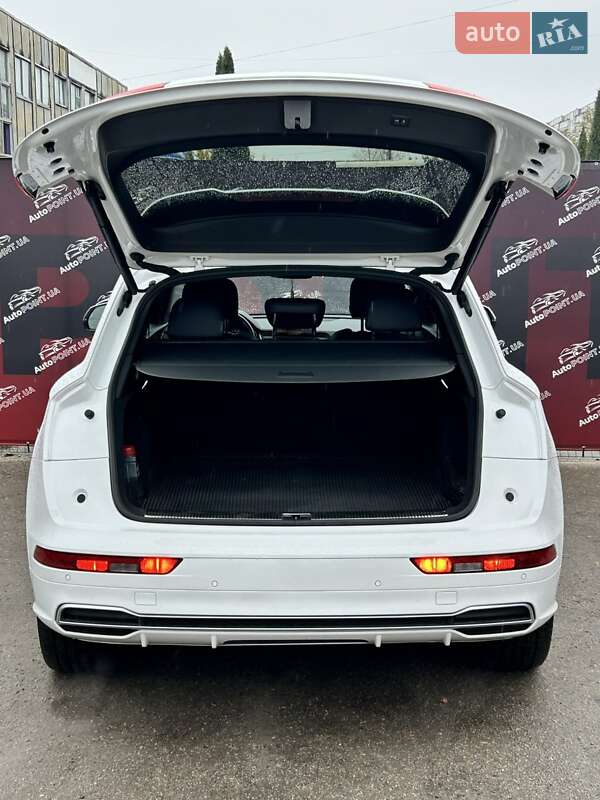 Внедорожник / Кроссовер Audi Q5 2017 в Сумах