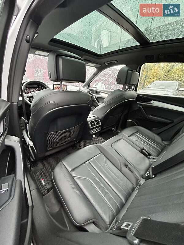 Внедорожник / Кроссовер Audi Q5 2017 в Сумах